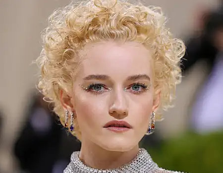 Julia Garner